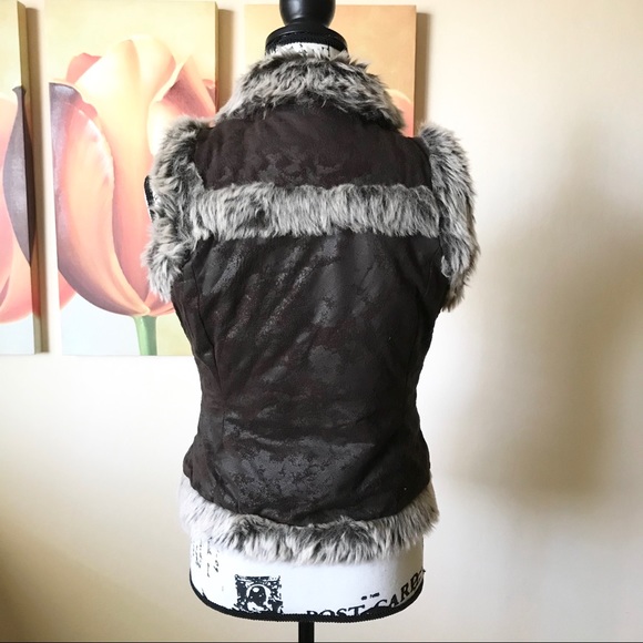 Body Central Faux Suede and Fur Vest - Picture 4 of 8